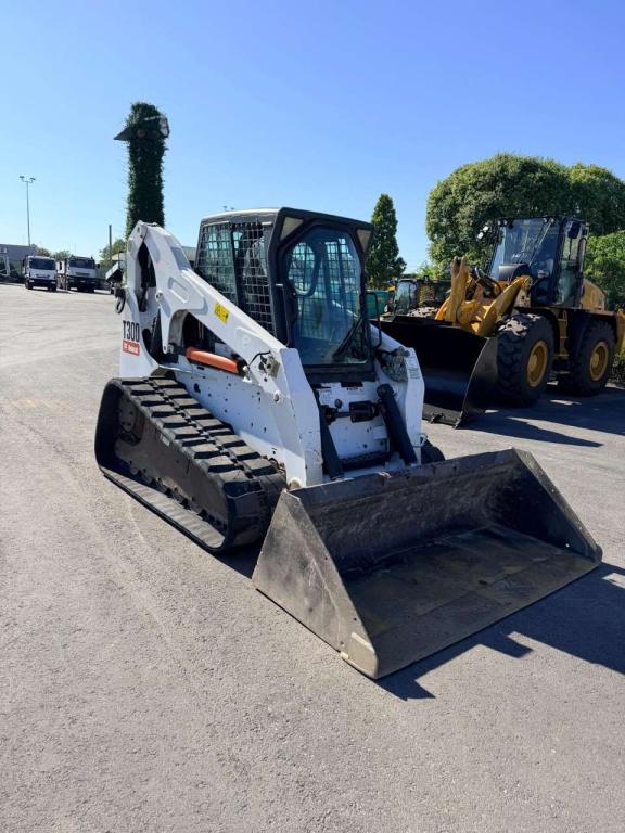 Bobcat T300 Photo 2