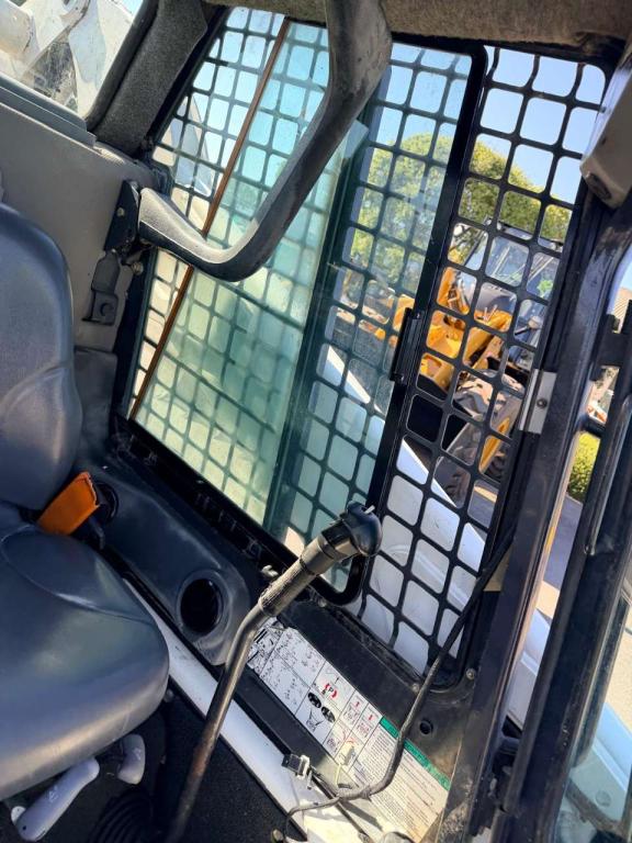 Bobcat T300 Photo 7