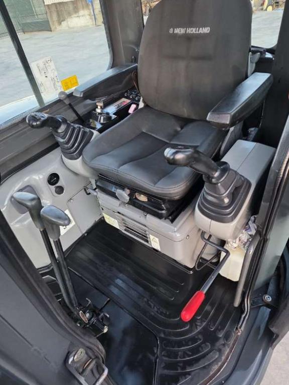 New Holland E50SR Photo 12