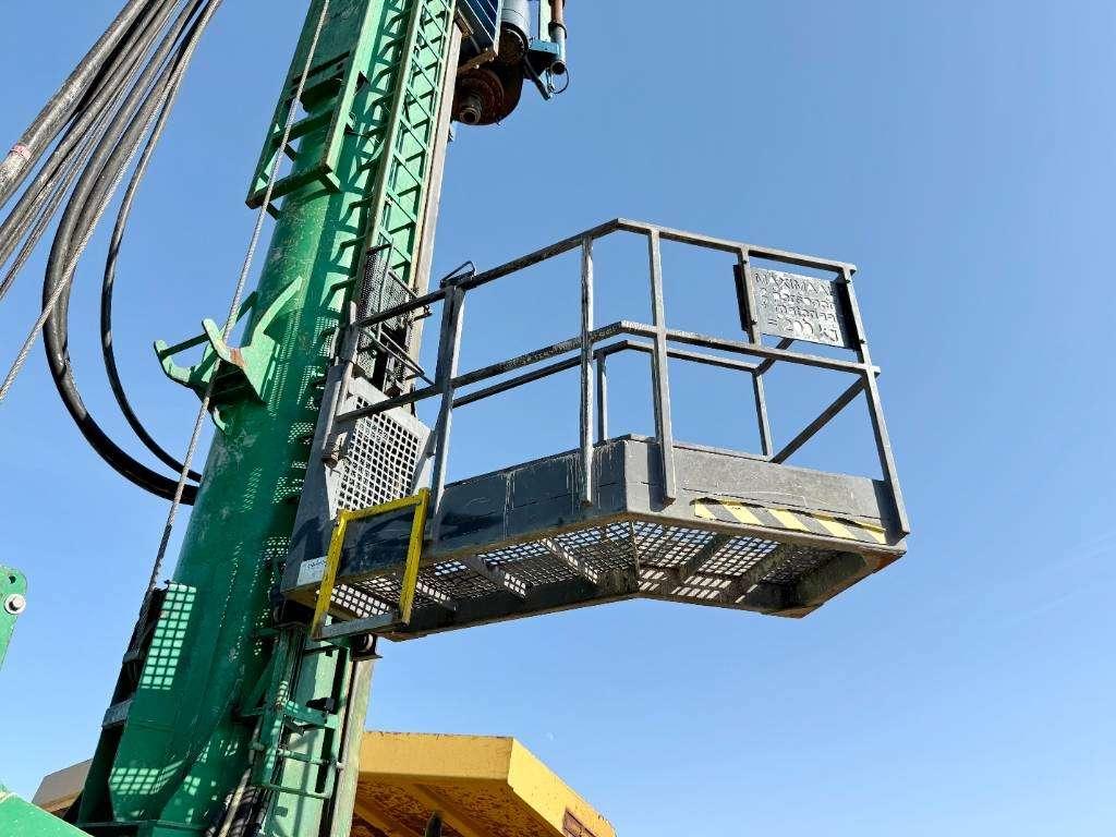 Hitachi KH150GLS-2 - 30.3m Drill / Powerpack / Hydr Tracks Photo 16
