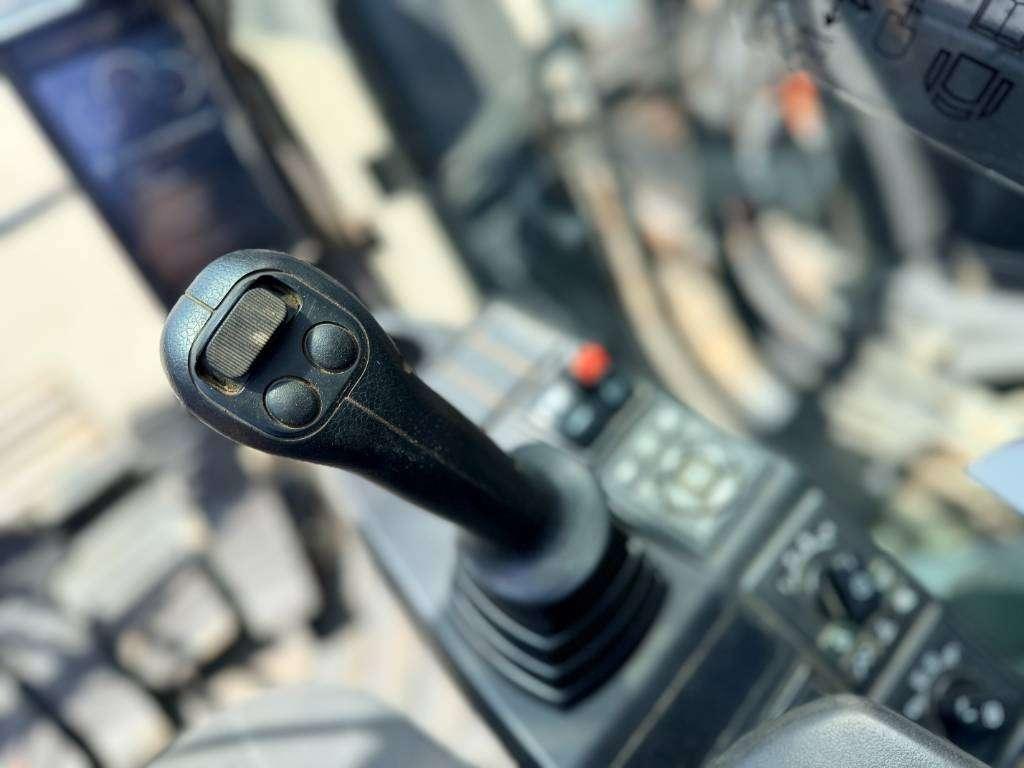 Volvo EC300E L Photo 10