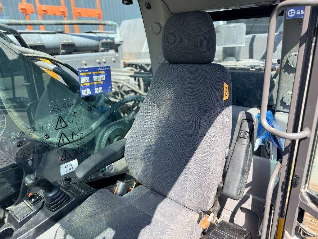 Volvo EC300E L Photo 13