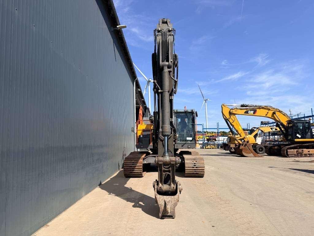 Volvo EC300E L Photo 2