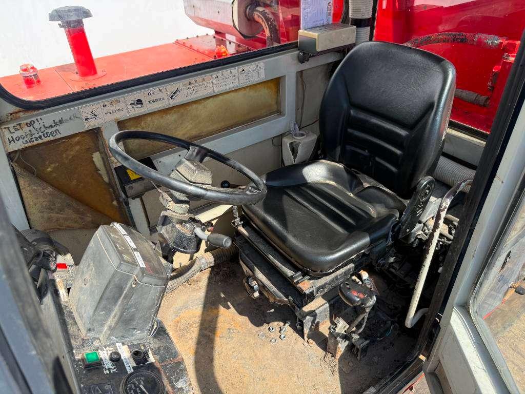 Mitsubishi LD700 - Dutch Machine / Pressurised Cabin Photo 9