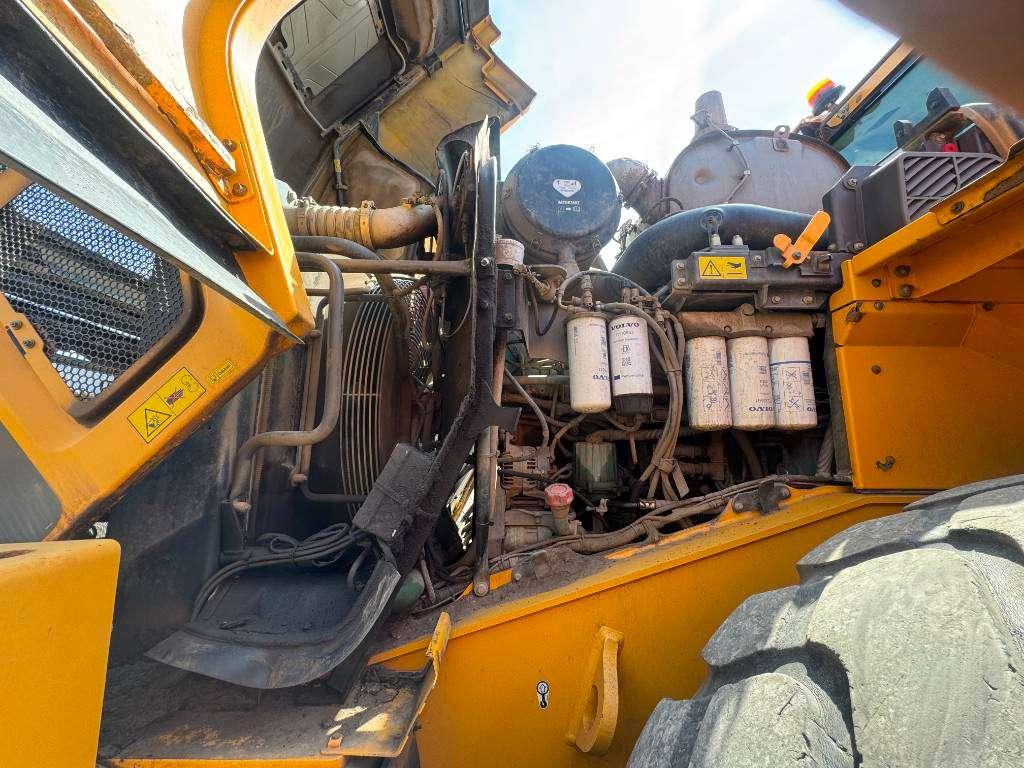 Volvo L220H - Automatic Greasing / Quick Coupler Photo 27
