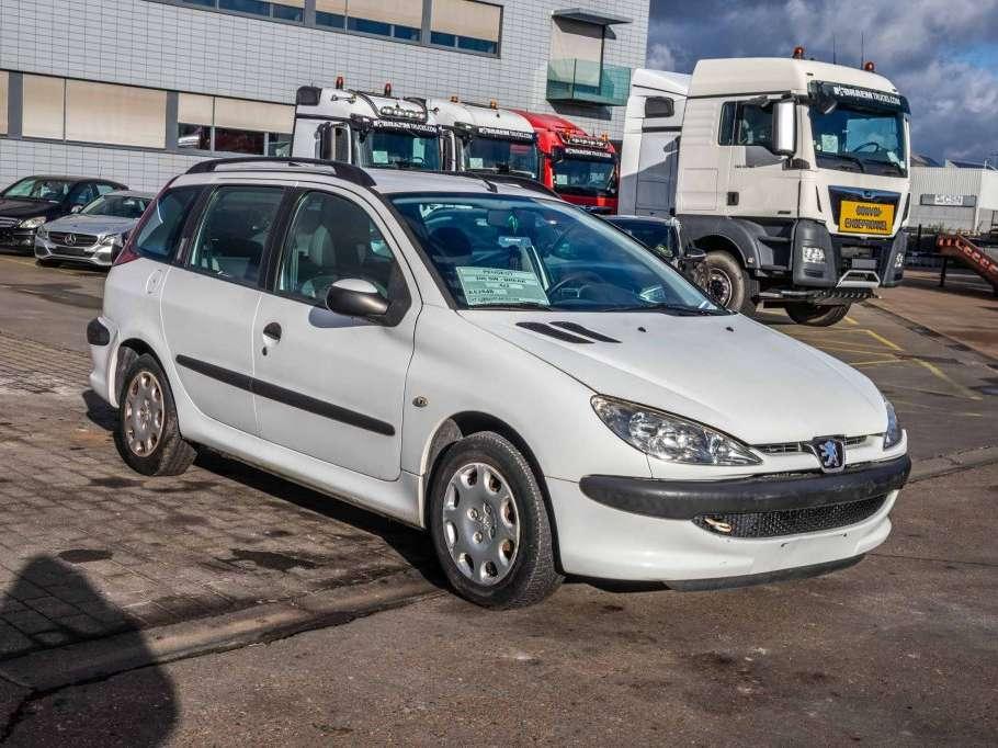Peugeot 206 SW Photo 2