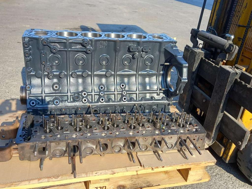 Long block engine for Isuzu 6UZ1 Photo 1