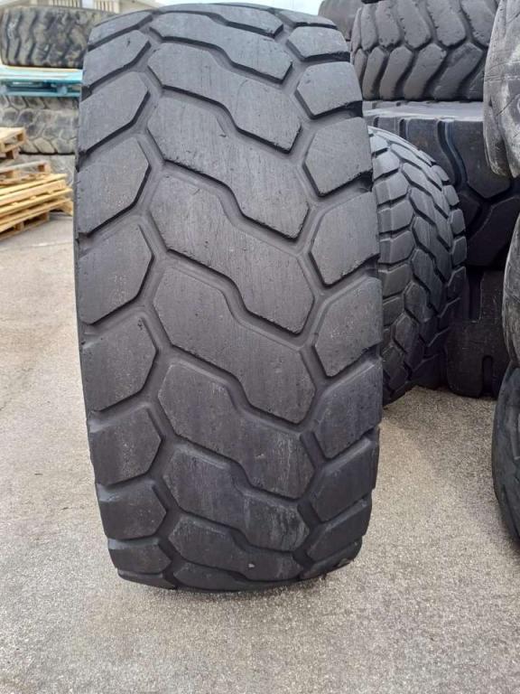 Bridgestone 26.5 R 25 Photo 1