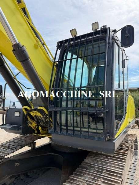 New Holland E245C Photo 10