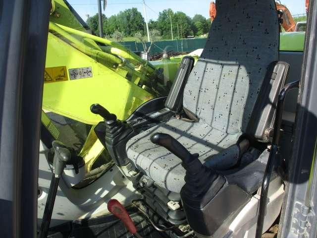 New Holland E245C Photo 19