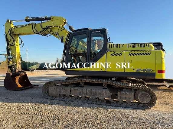 New Holland E245C Photo 3