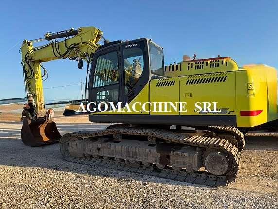 New Holland E245C Photo 4