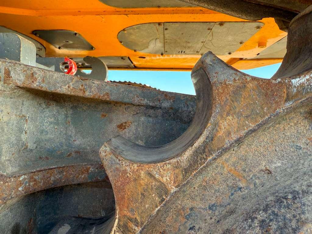Liebherr R944C UHD - 23 Meter Demolition Hydr Undercarriage Photo 21