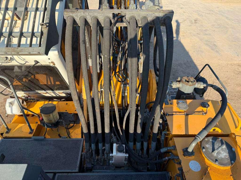 Liebherr R944C UHD - 23 Meter Demolition Hydr Undercarriage Photo 29