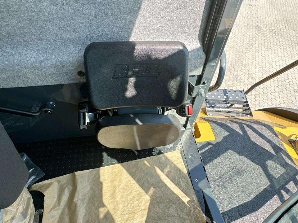 Bell B50E 6x6 Photo 16