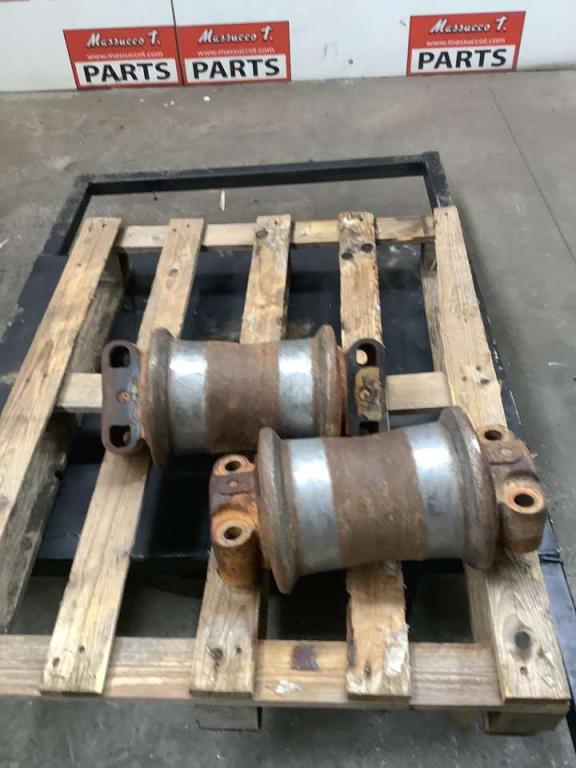Track rollers for New Holland E 385 Photo 2