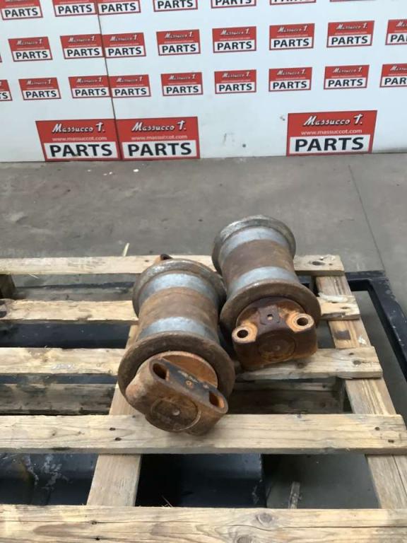 Track rollers for New Holland E 385 Photo 3