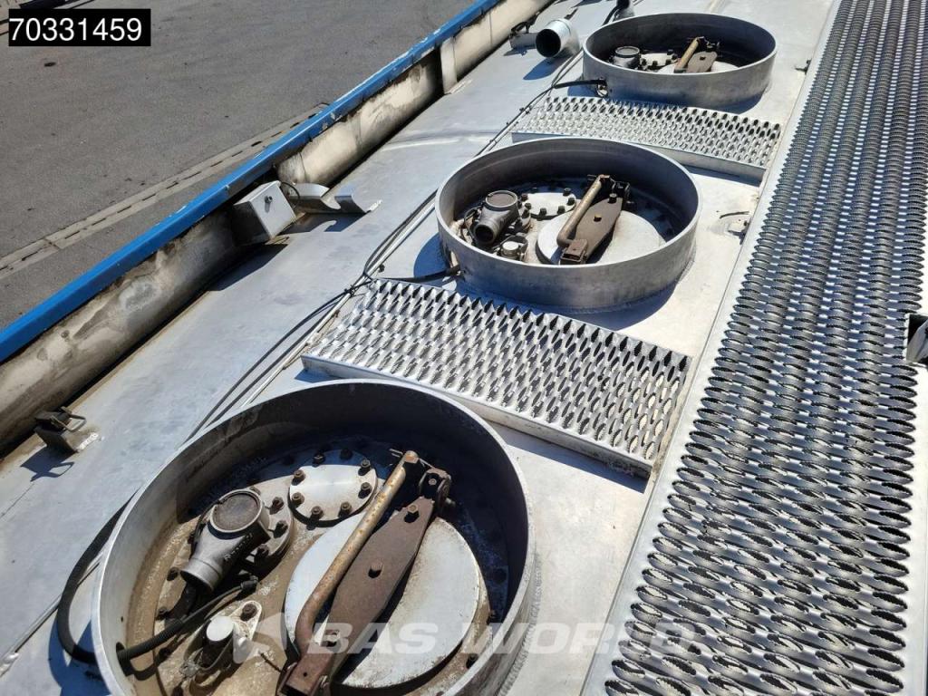 Mercedes-Benz Axor 1833 4X2 Tank Truck 3 Compartments Euro 5 Photo 12