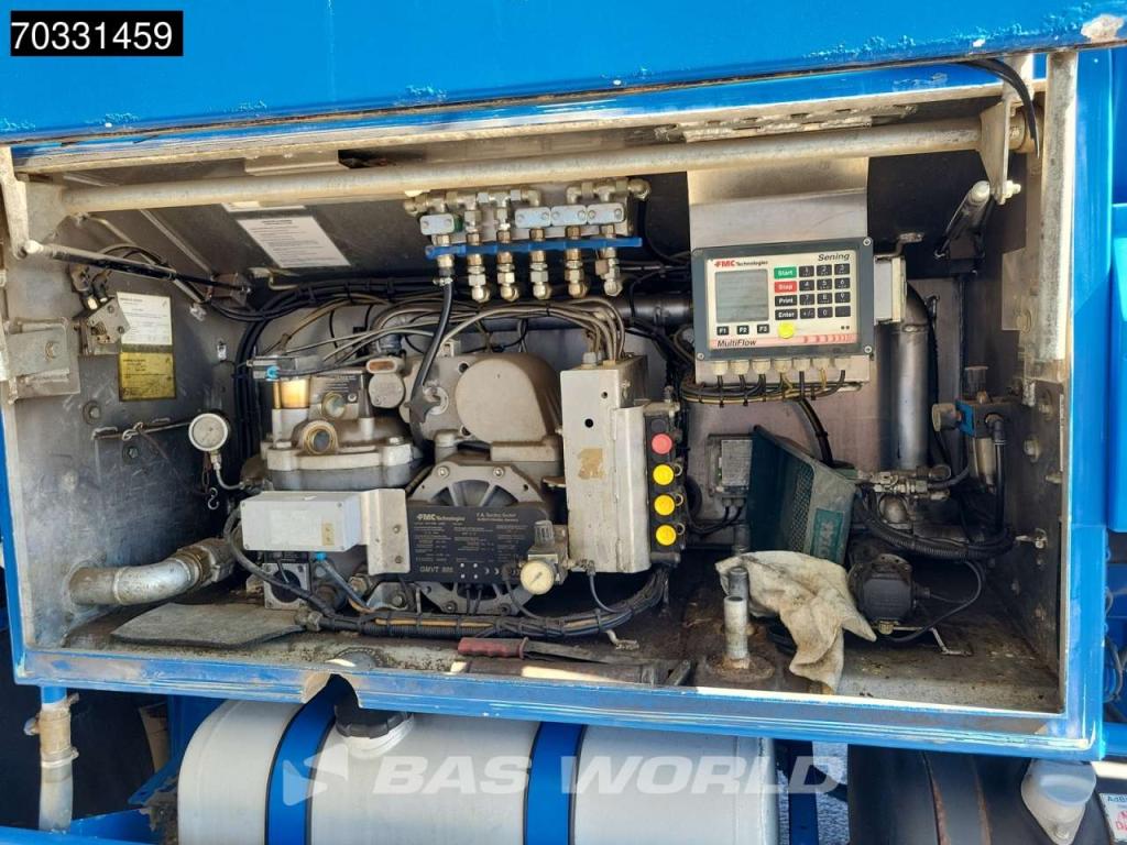 Mercedes-Benz Axor 1833 4X2 Tank Truck 3 Compartments Euro 5 Photo 18