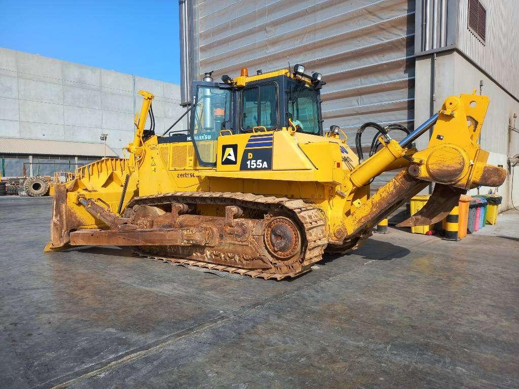 Komatsu D155A-6R (4pcs available for sale in Abu Dhabi) Photo 1
