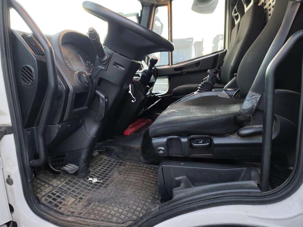 Iveco EUROCARGO 120-190L Photo 15