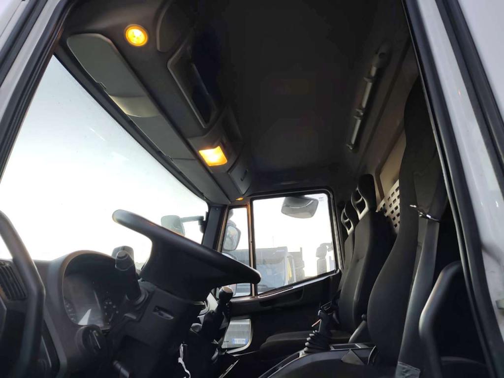 Iveco EUROCARGO 120-190L Photo 18