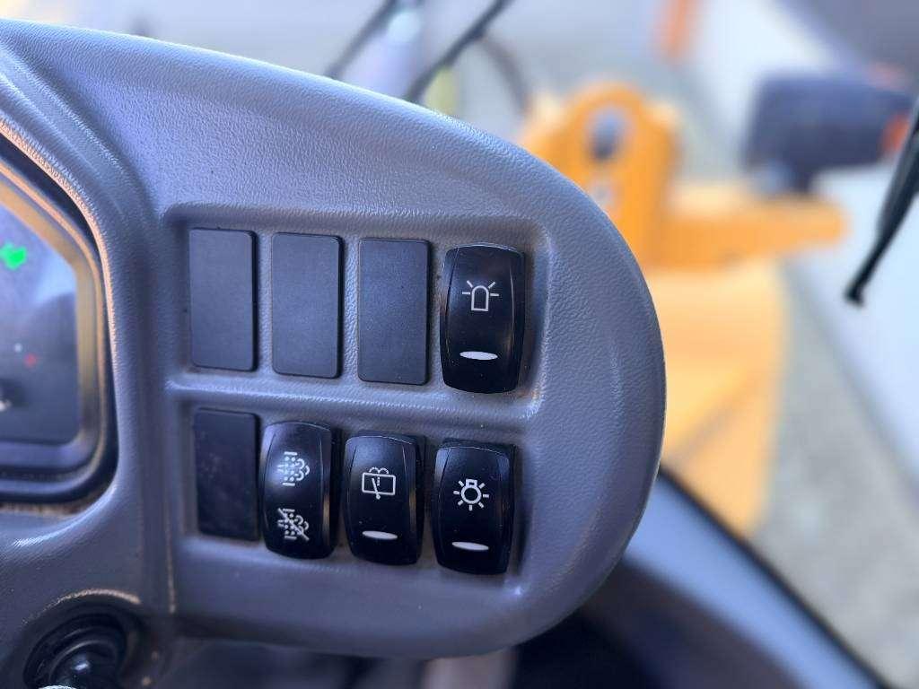 Volvo L30G Photo 28