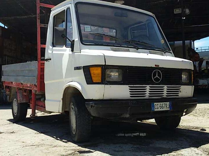 Mercedes-Benz 307 D Photo 1