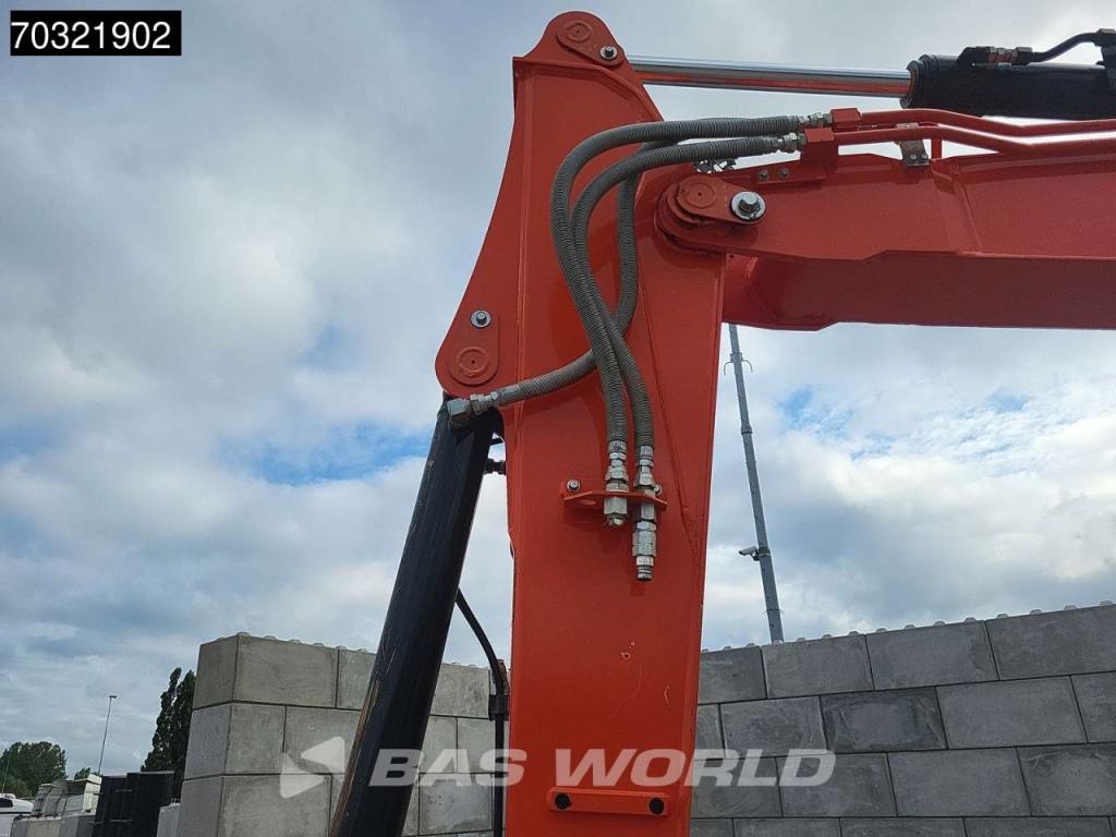 Kubota KX080-4 Photo 10