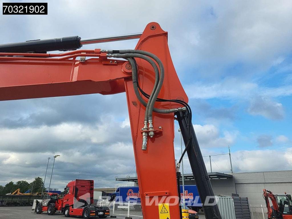Kubota KX080-4 Photo 11