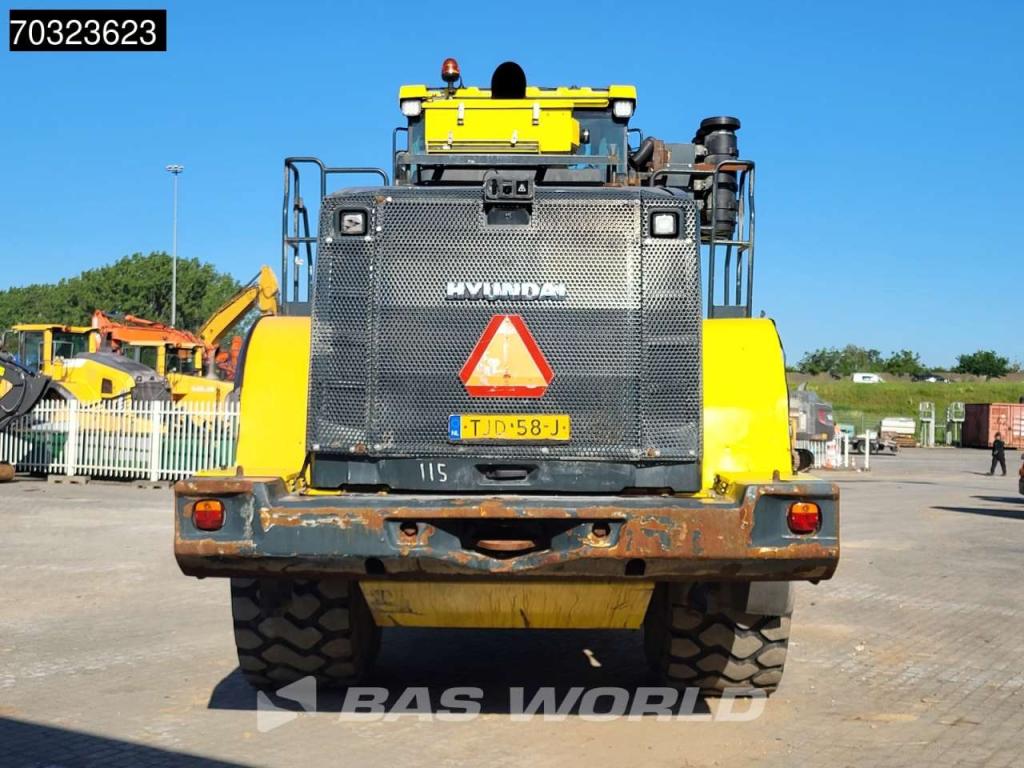 Hyundai HL980 High Tip Bucket Photo 8
