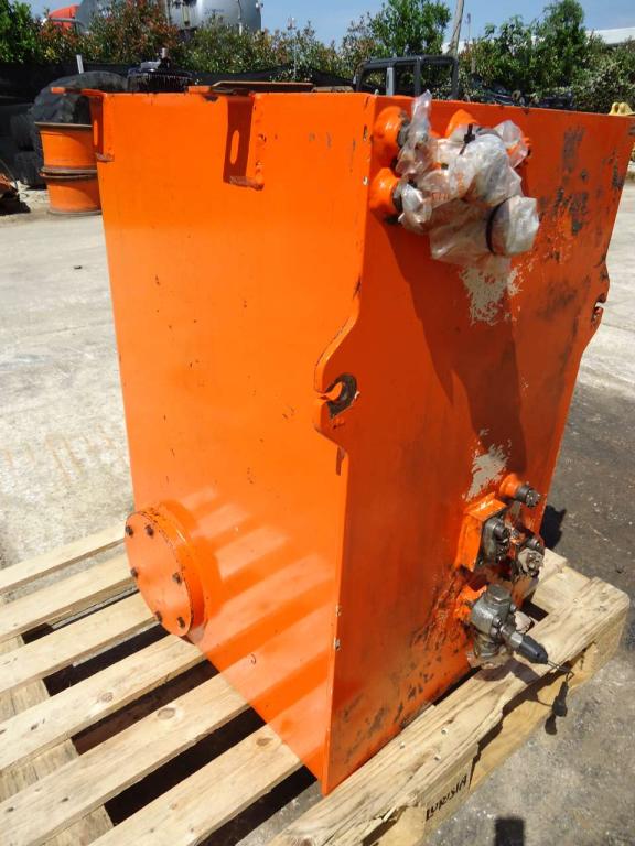 Oil tank for Fiat Kobelco/Fiat Hitachi W270 Photo 2