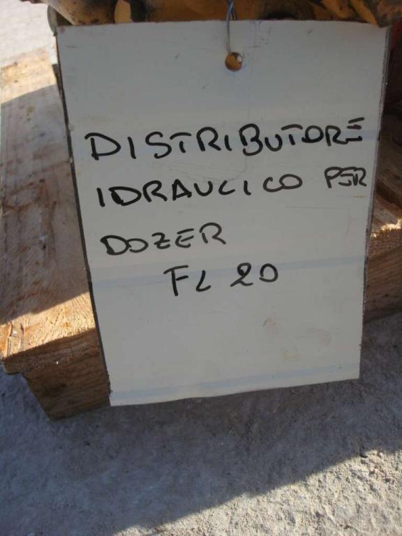 Hydraulic distributor for FIAT ALLIS - DOZER FL20 E FD20 Photo 2
