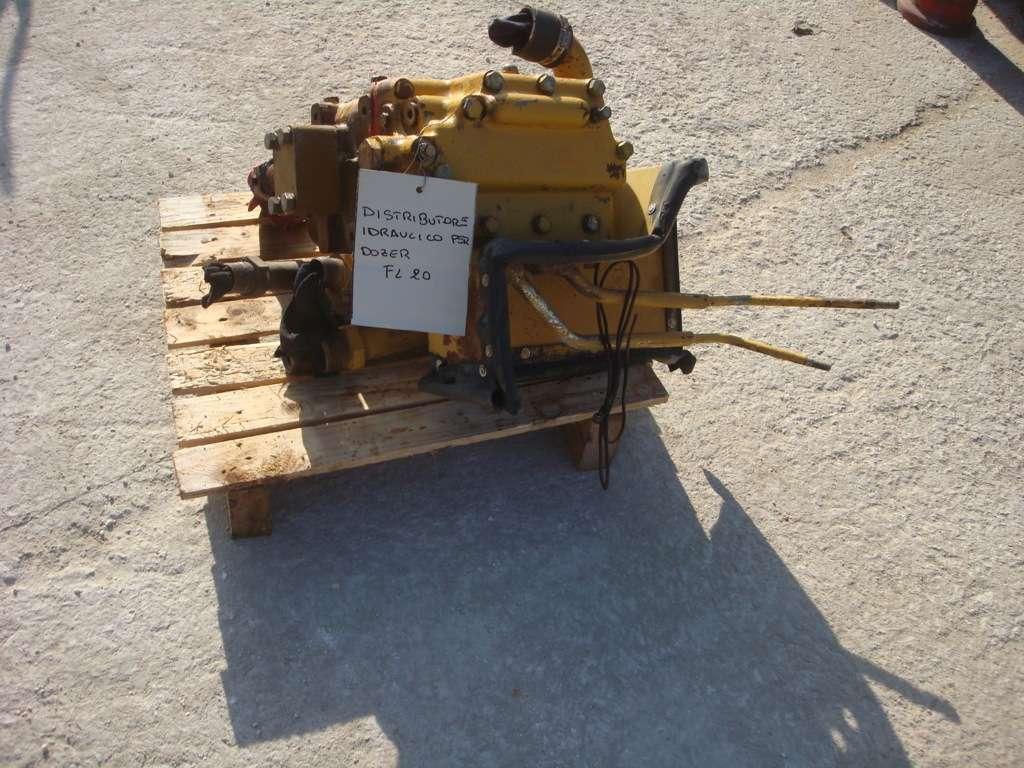 Hydraulic distributor for FIAT ALLIS - DOZER FL20 E FD20 Photo 3