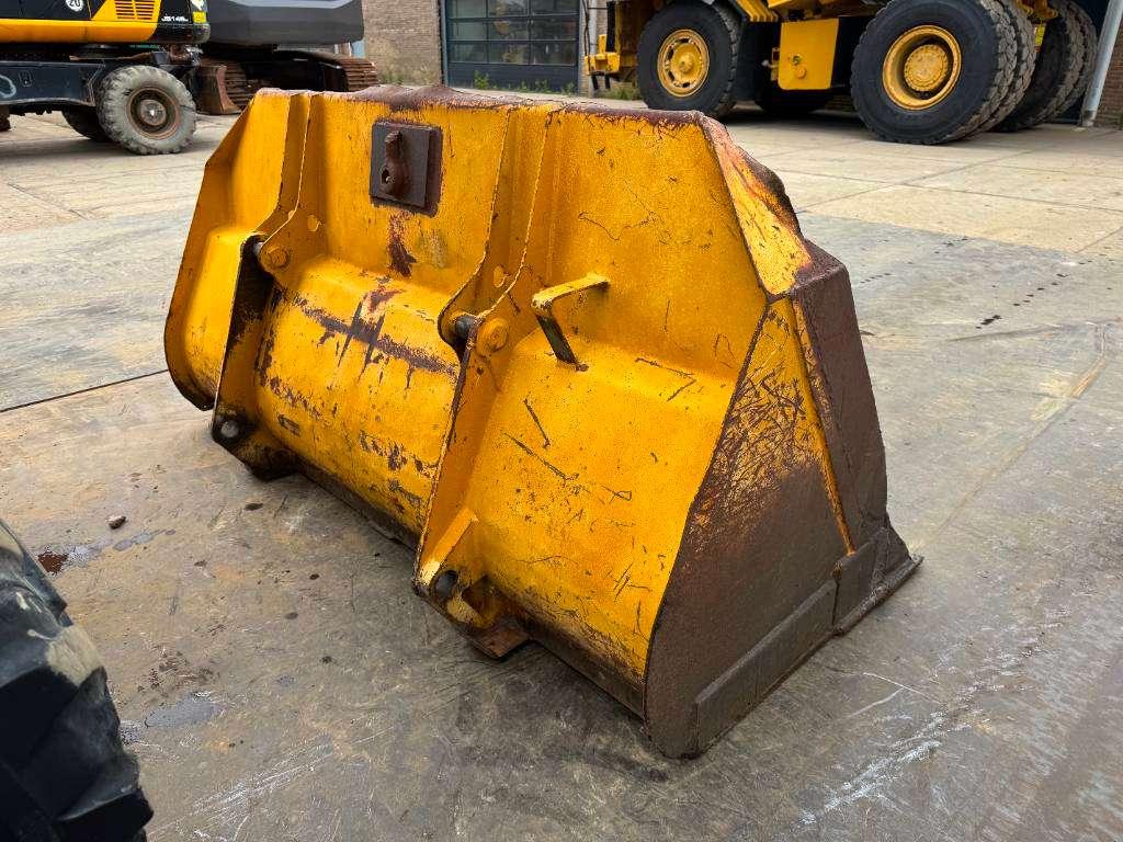 Caterpillar Zeppelin ZL10B - Bucket + Forks / Quick Coupler Photo 12