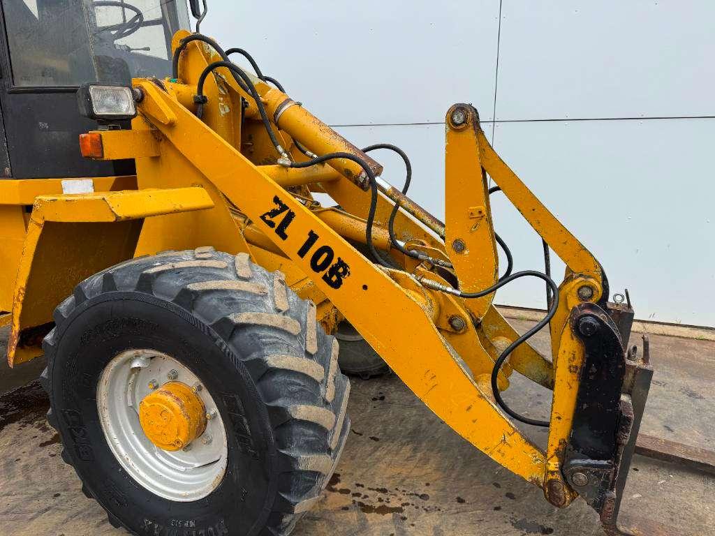 Caterpillar Zeppelin ZL10B - Bucket + Forks / Quick Coupler Photo 16