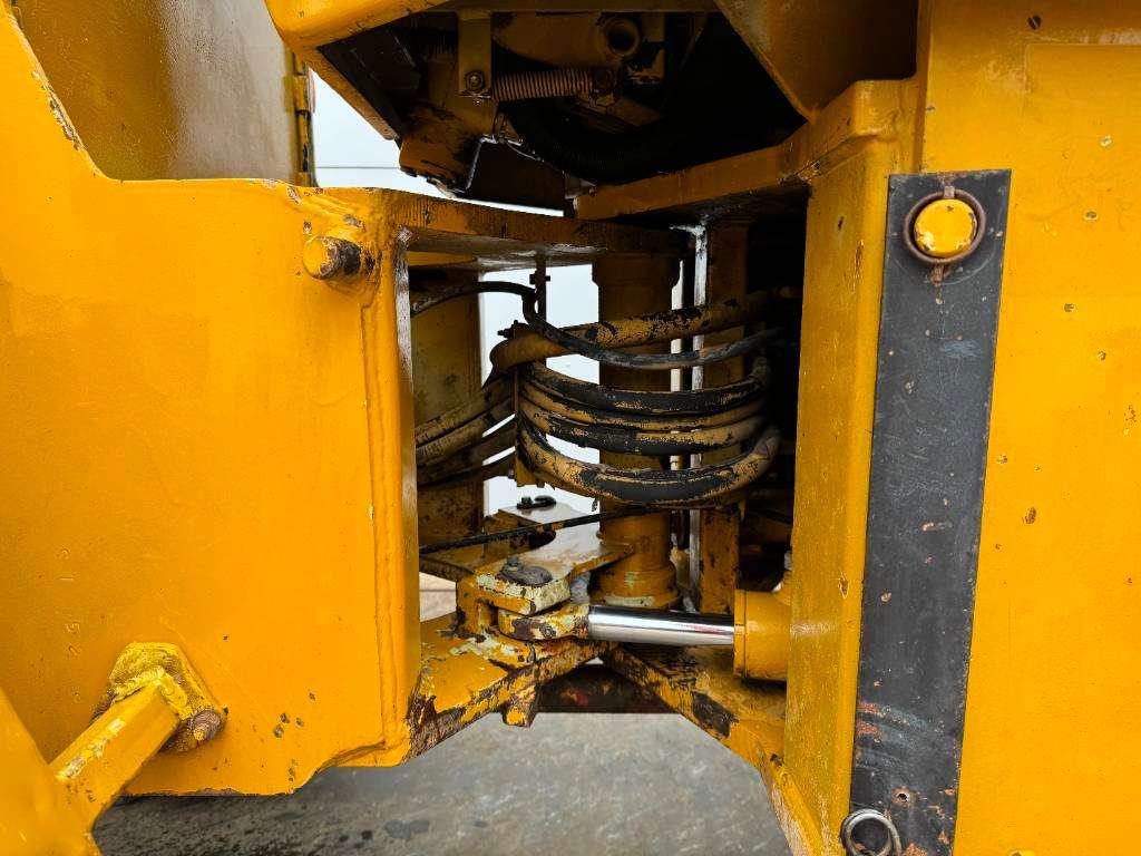 Caterpillar Zeppelin ZL10B - Bucket + Forks / Quick Coupler Photo 18