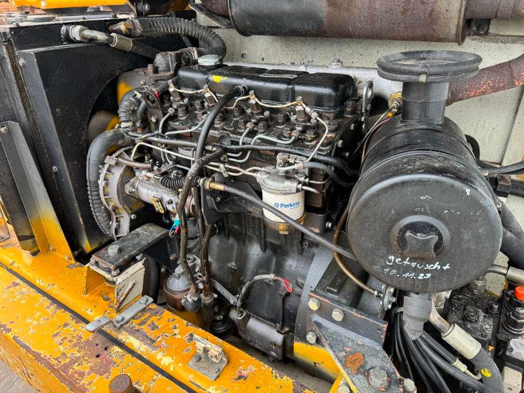 Caterpillar Zeppelin ZL10B - Bucket + Forks / Quick Coupler Photo 23
