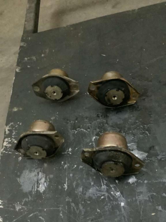 SUPPORTI MOTORE PER YANMAR 4TNE88 Bushing Photo 2