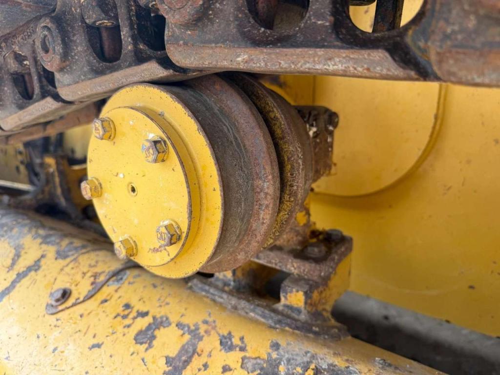 Caterpillar D3K2 XL Ripper Photo 9