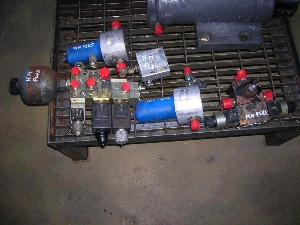 Hydraulic distributor for O&K Gommato Photo 1