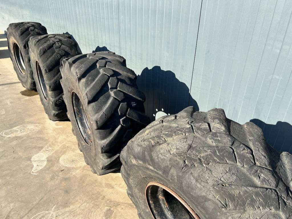 Tire for Michelin 445/70R19.5 incl. rim Photo 14