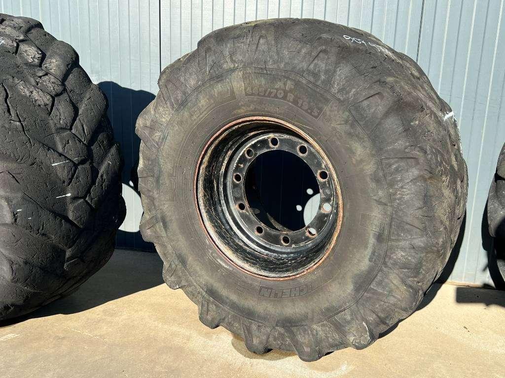 Tire for Michelin 445/70R19.5 incl. rim Photo 3