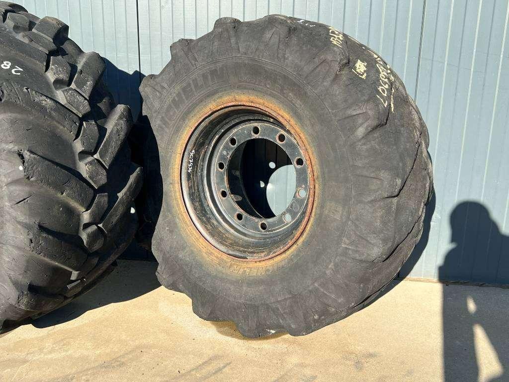 Tire for Michelin 445/70R19.5 incl. rim Photo 5