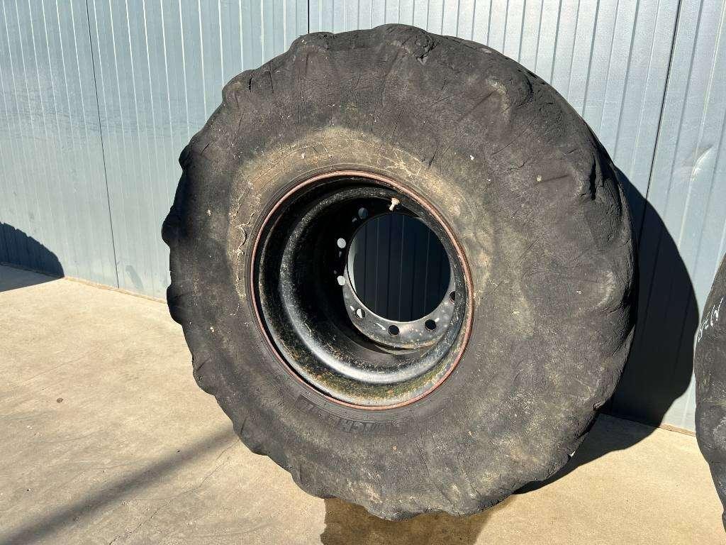 Tire for Michelin 445/70R19.5 incl. rim Photo 6