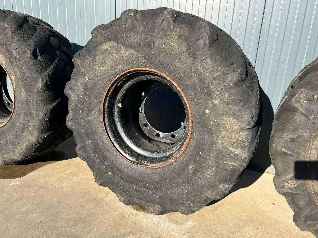 Tire for Michelin 445/70R19.5 incl. rim Photo 8
