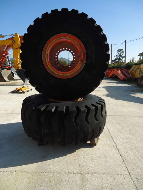 Rim for Fiat Kobelco W270 Photo 2