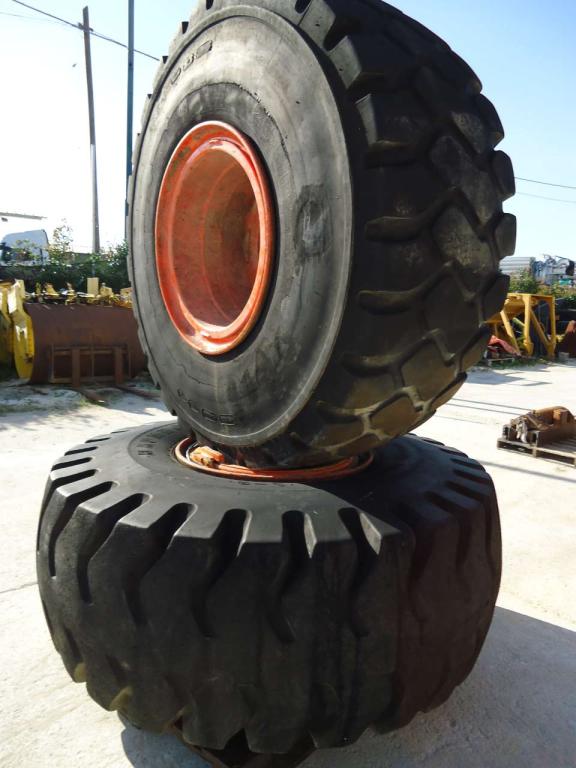 Rim for Fiat Kobelco W270 Photo 3