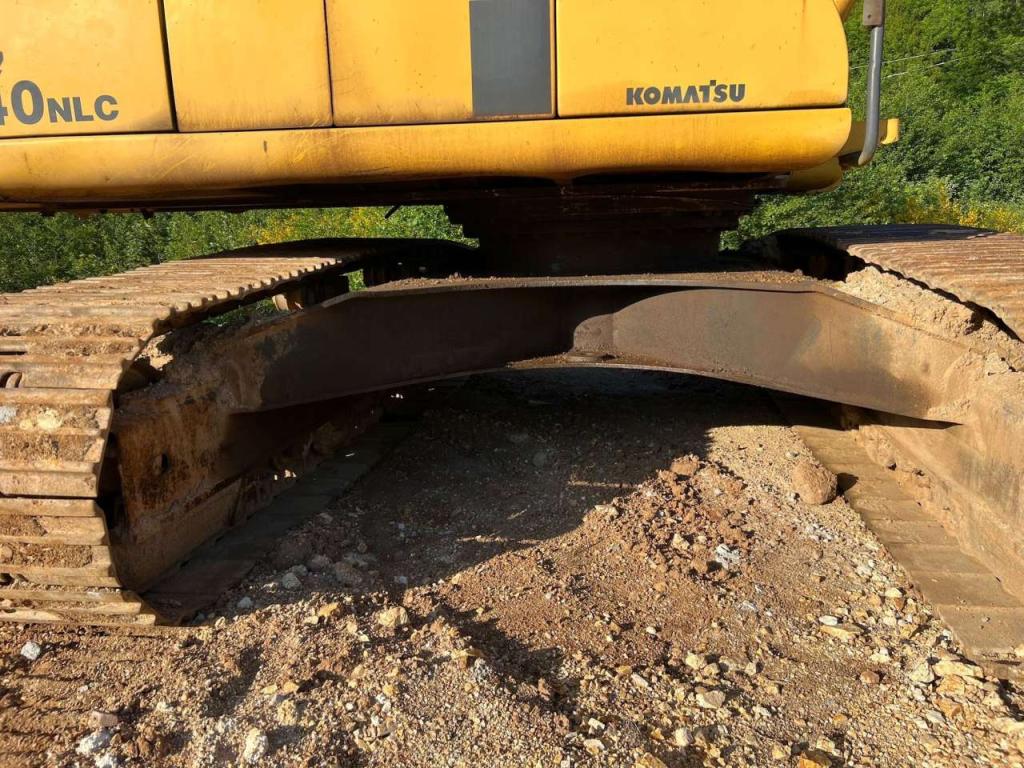 Komatsu PC240NLC-6K Photo 11