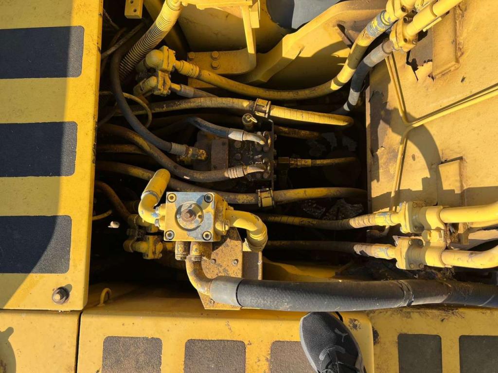 Komatsu PC240NLC-6K Photo 7